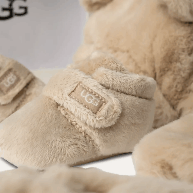 Bixbee-saapas ja hattu- ja lapaset Bixbee-saapas ja hattu- ja lapaset