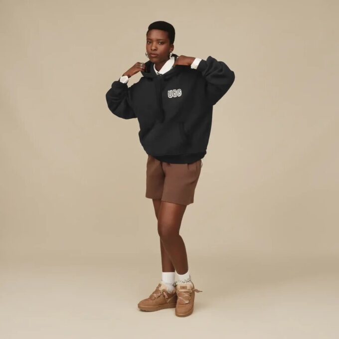 UGG-logolla varustettu huppari UGG-logolla varustettu huppari