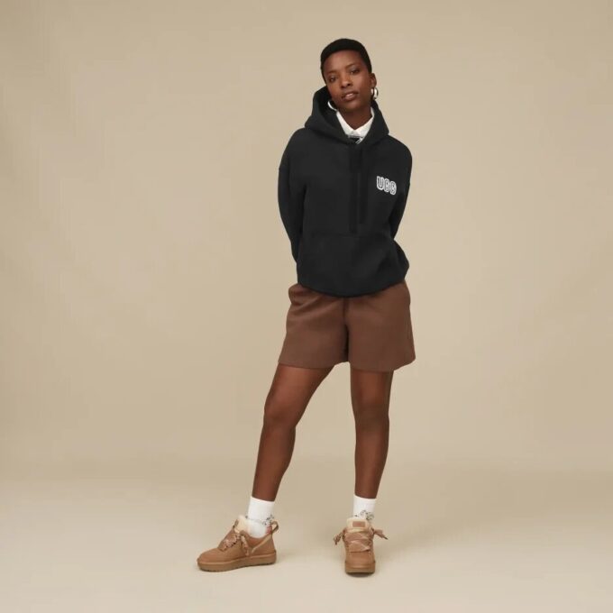 UGG-logolla varustettu huppari UGG-logolla varustettu huppari